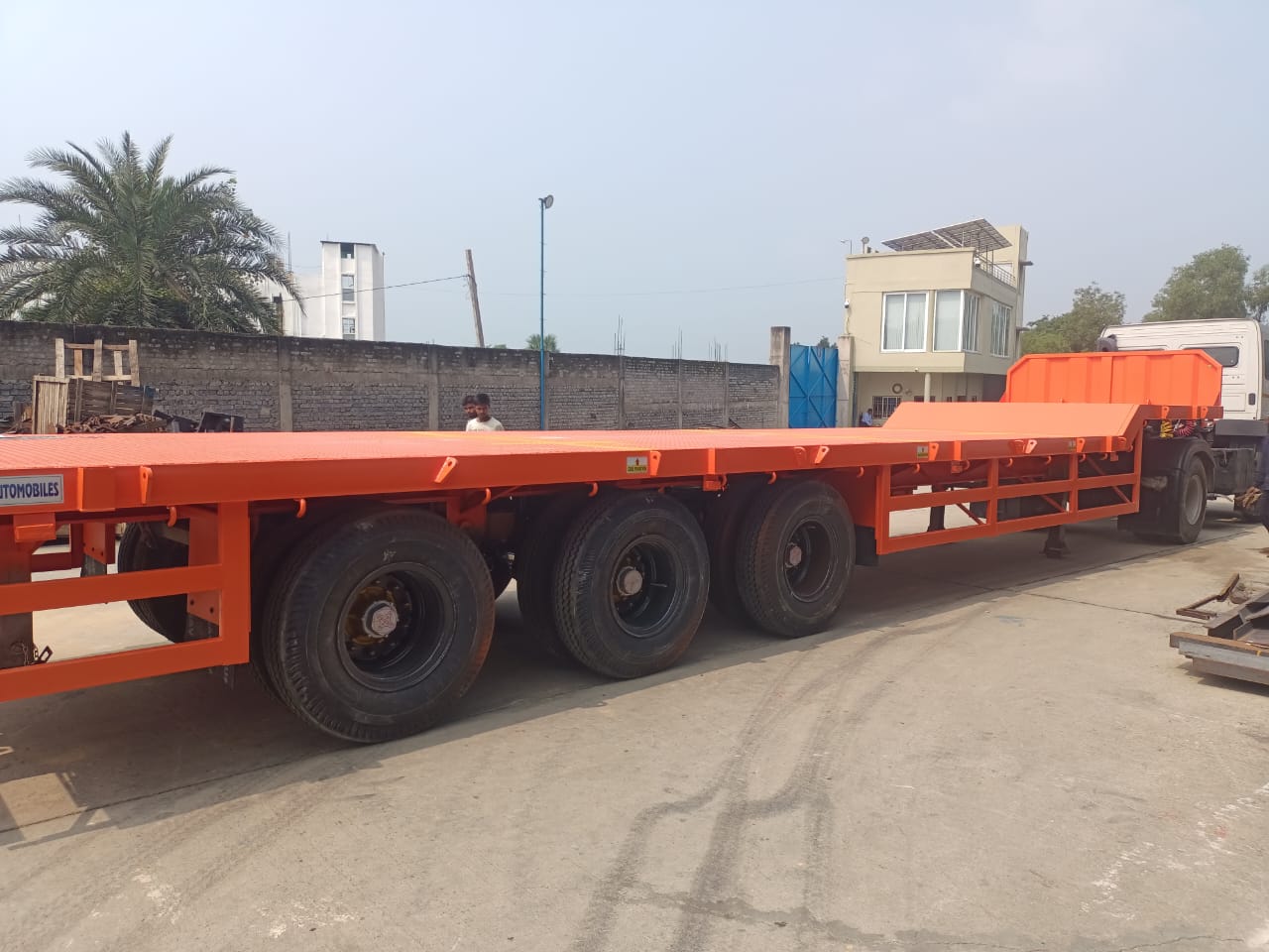 GoldLine Semi-Lowbed Trailer rear angle