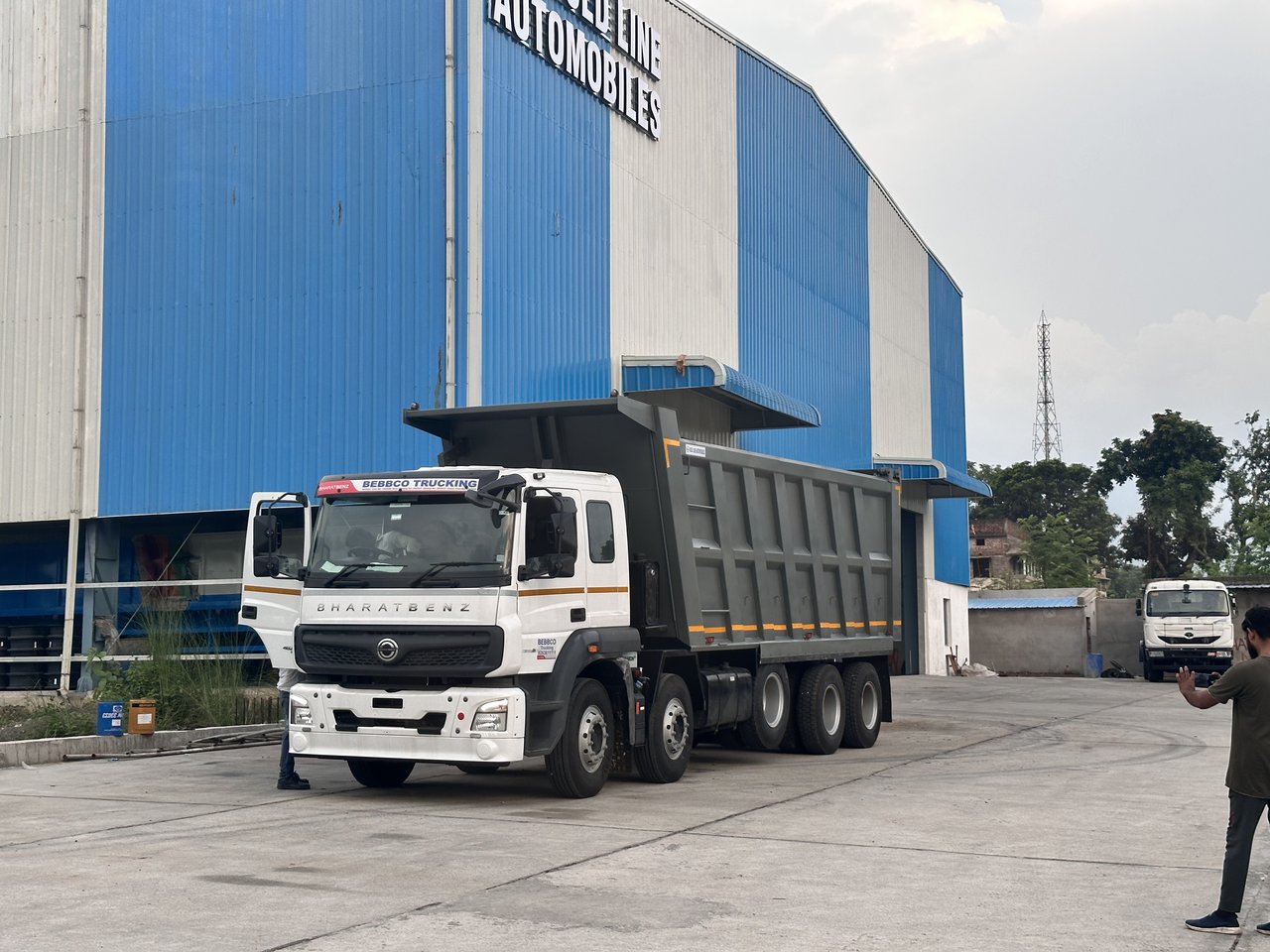 GoldLine Automobiles BharatBenz Tipper